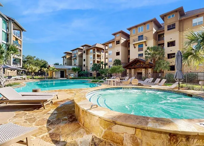 Stunning Lakefront Home On Lake Lbj With Private Balconies - Close To Yacht Club