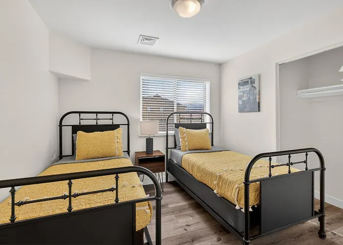 Cheap hotels Moab Redcliff Condos