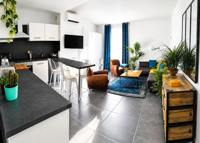 Beautifully Bright Apartment In Old Town Saint-Tropez