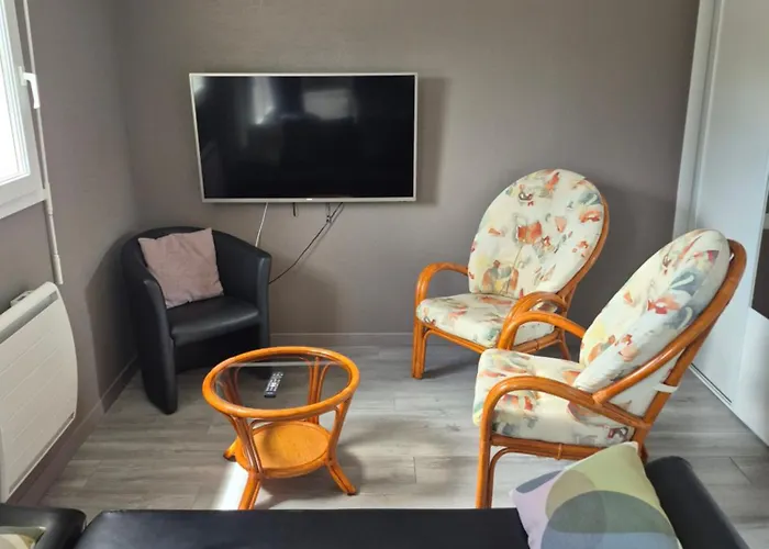 Agréable maison neuve, 5 personnes, piscine hors-sol privée du 15 juin à mi-septembre