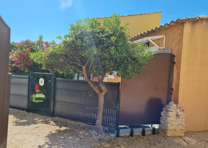 appart cosy avec son exterieur chaleureux,piscine et parking prive