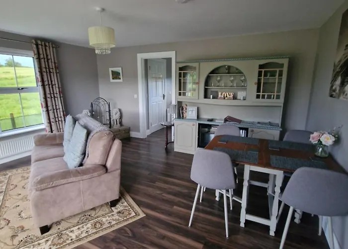 Tully View House