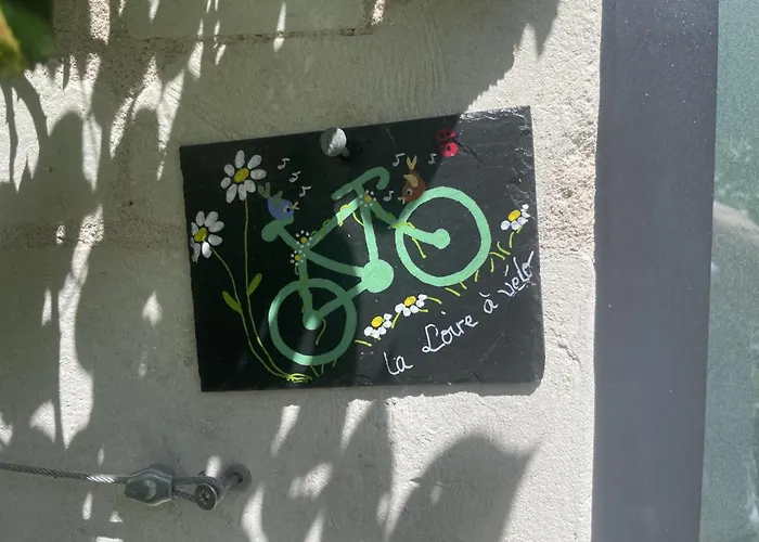 Chambre dans dépendance Maison de Ville + abri vélos