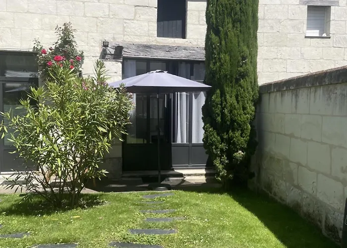 Chambre dans dépendance Maison de Ville + abri vélos