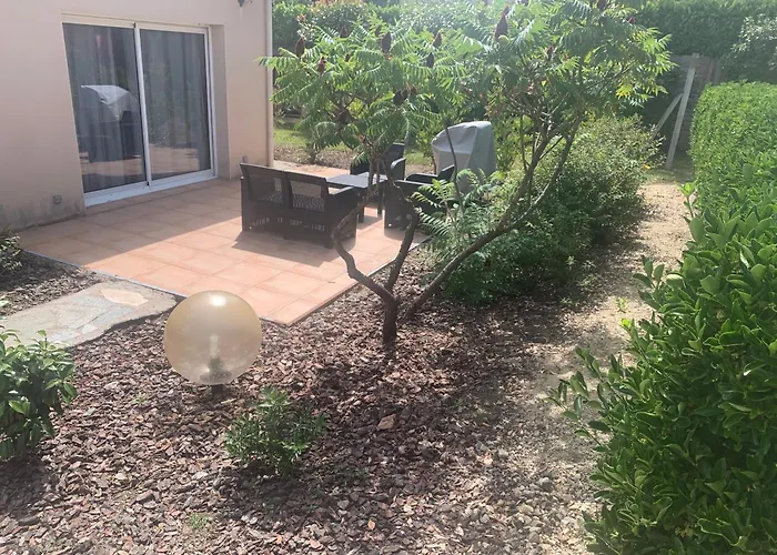 Magnifique bas de villa deux chambres situé prés des plages et du golf