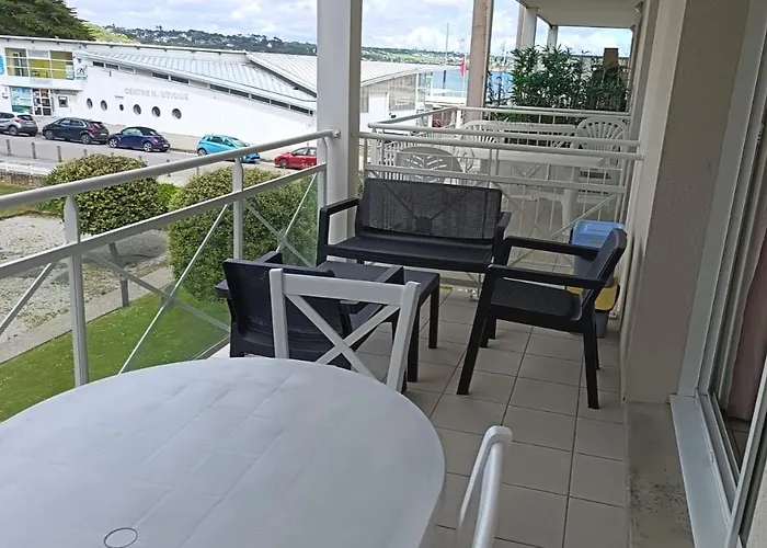 Superbe appartement avec piscine sauna et petite vue mer