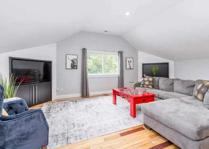 Old Lytle Cove Rd - Upper Unit