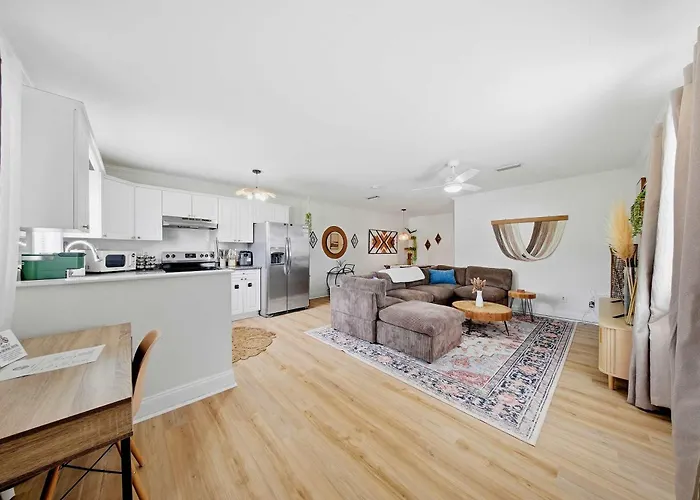 Boho Inspired Apt In The Heart Of Tampa Bay!