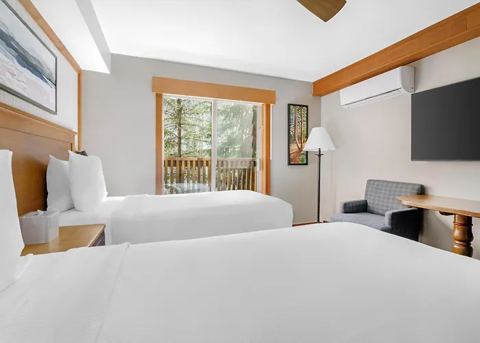 Hotels with pool Hilton Grand Vacations Club Whistler