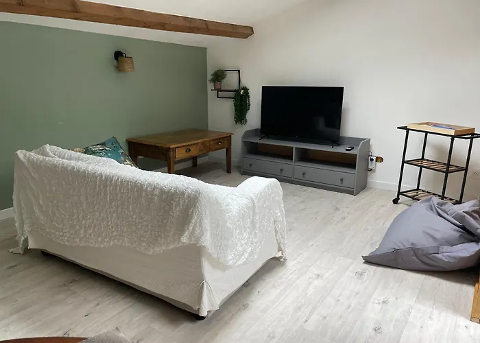 Les Vieux Platanes Loft chaleureux