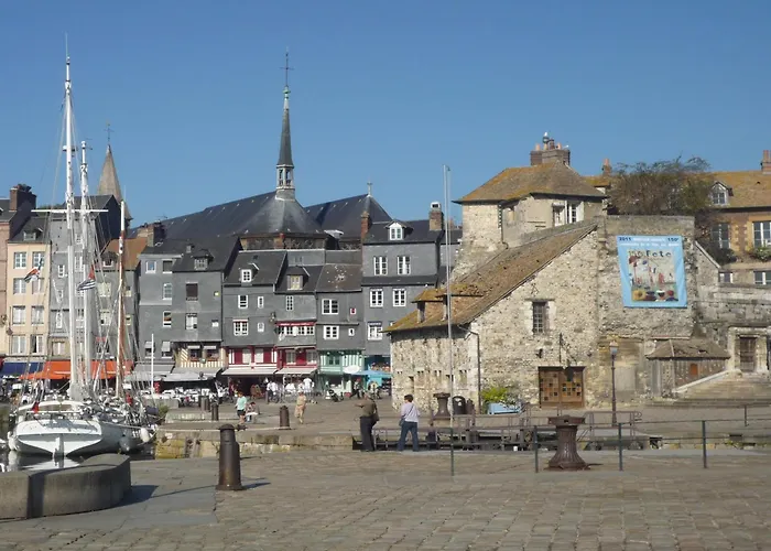 Apartment In Arromanches Near Sandy Beach