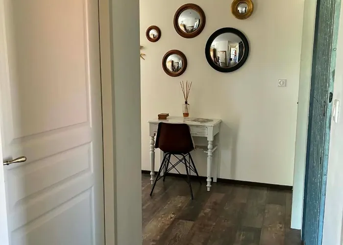 Chambre dans chalet avec piscine