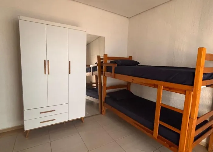 Casa com alojamento, para até 18 pessoas