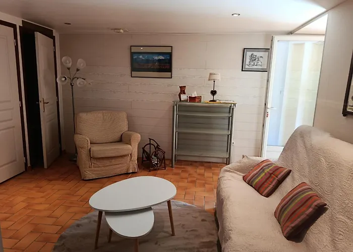 F2 classé 3 étoiles vue montagne, extérieur clos