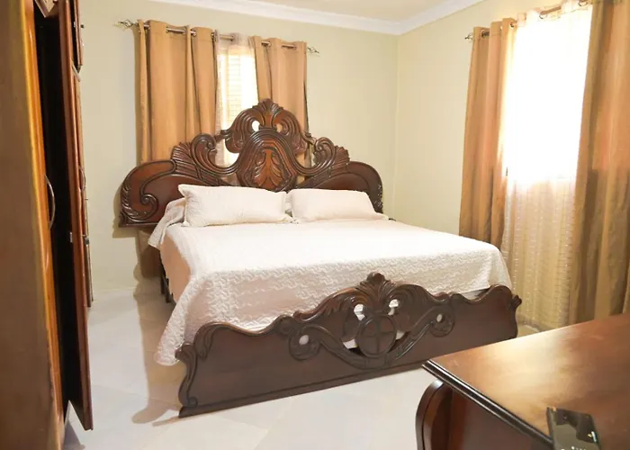 Villa Lujosa Con Piscina Bayaguana
