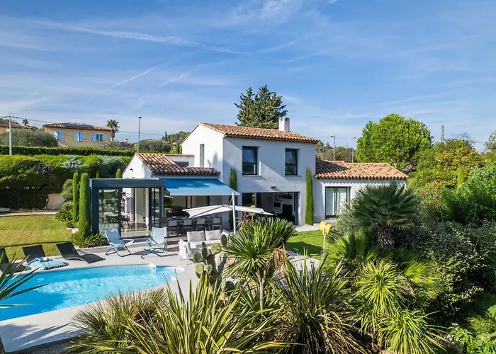 Vacation villa swimming pool&pétanque court !