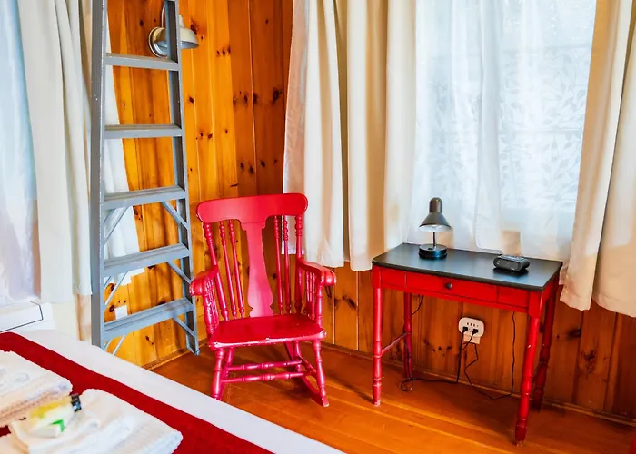 Cottage 5-6 - Year Round Pet Friendly 50 Fee- 2 Bedroom 1 Bath End Unit