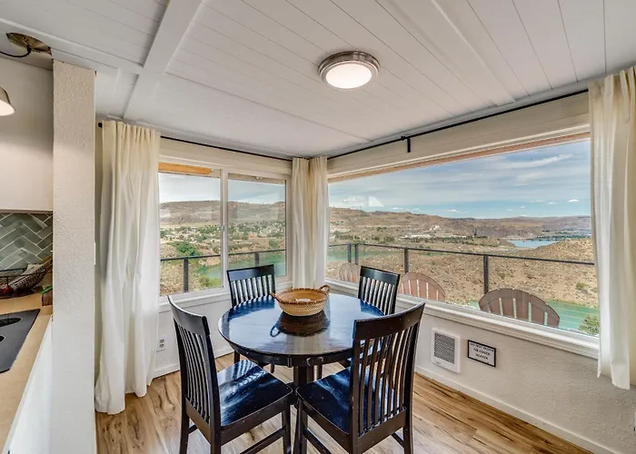 Cozy Grand Coulee Home W/ Deck & Views!