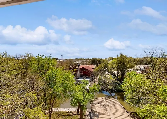Waterfront Home With Game Room, Decks, Pool, Smart Tvs, Kayaks, & Gas Grill