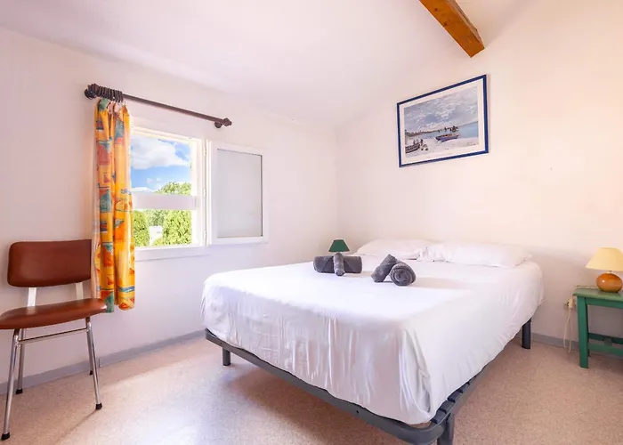Petit pavillon 4 personnes dans résidence avec piscine