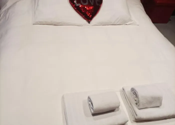 The Red Room - Appartement Love Room, Balnéo&Sauna privés