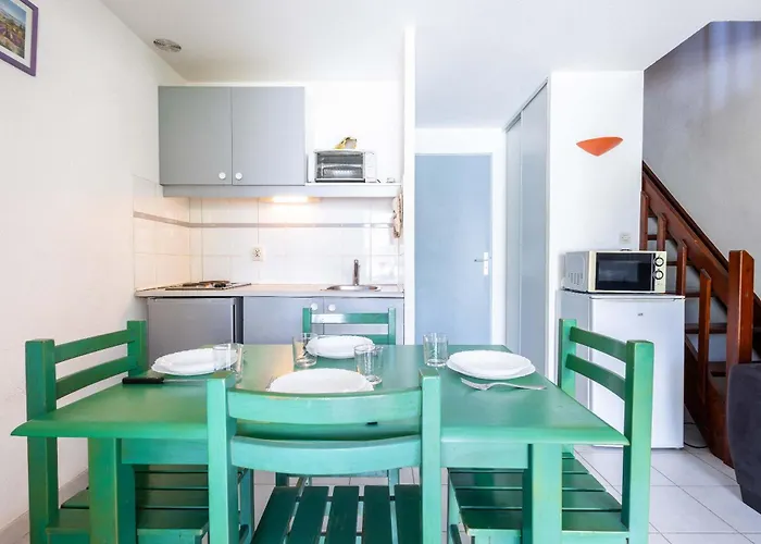 Petit pavillon 4 personnes dans résidence avec piscine
