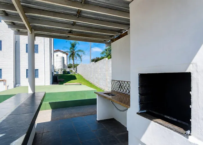 Apto com estacionamento, piscina e churrasqueira