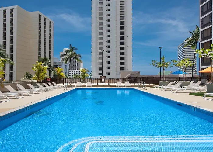 1Br Condo With Pool & Walk To Waikiki Beach