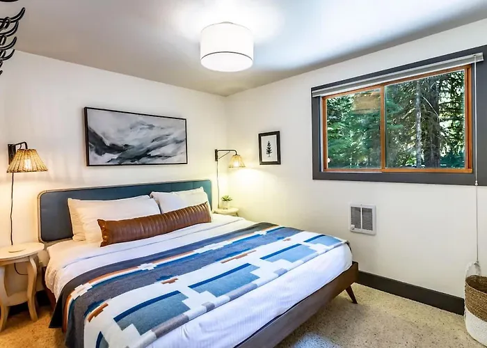 Pendleton Pines Lodge