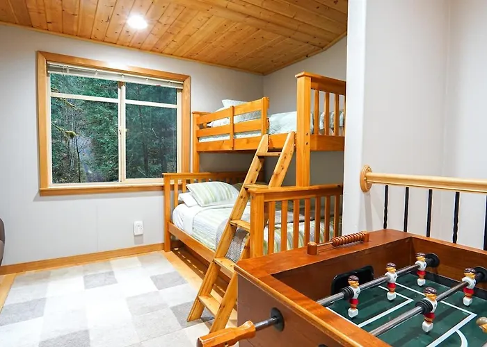 Snowline Hillside Chalet
