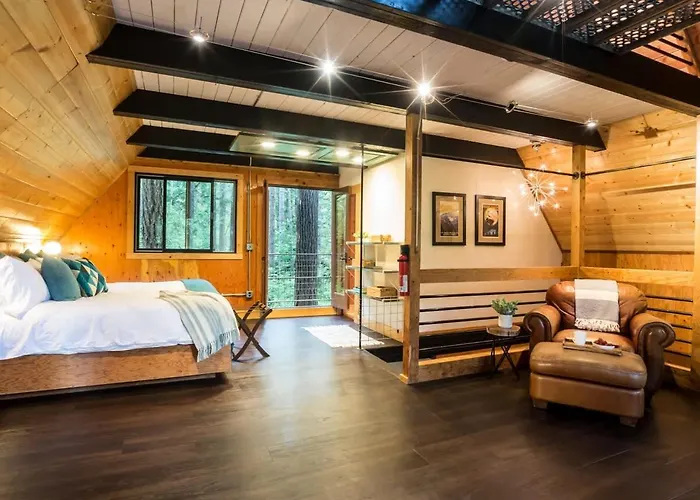 Treetop Hideaway, Sleeps 2