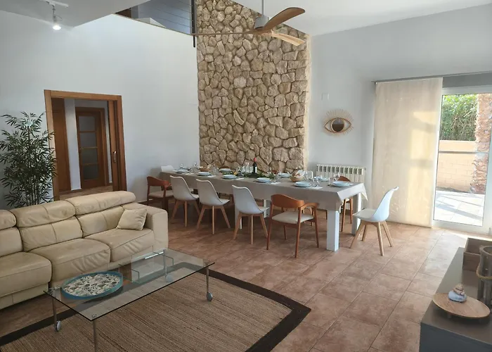 Large Sun Villa In Alicante With Pool And Bbq