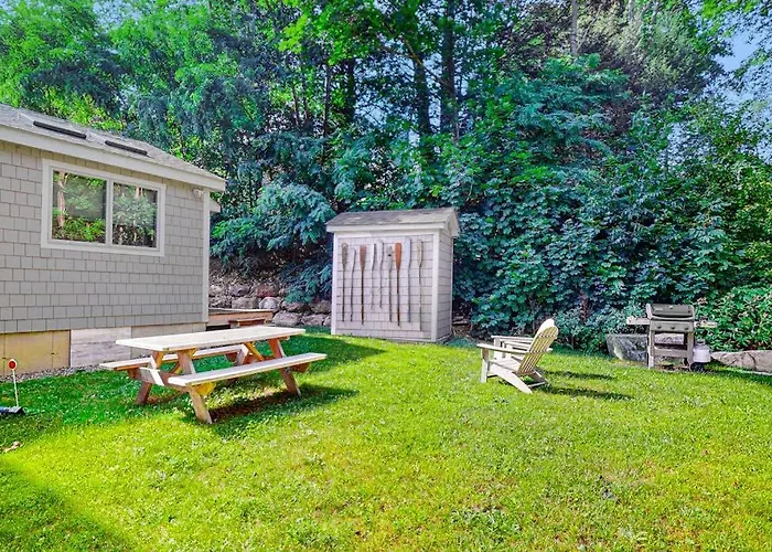 Waterfront, Walkable Home With Beautiful Kitchen & Washer/Dryer - Dog-Friendly