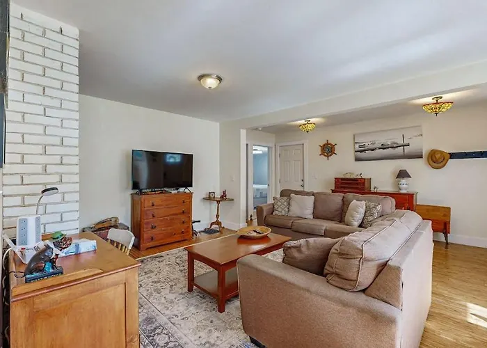 Coastal Bungalow With Large Yard, Beautiful Kitchen, & Great Location