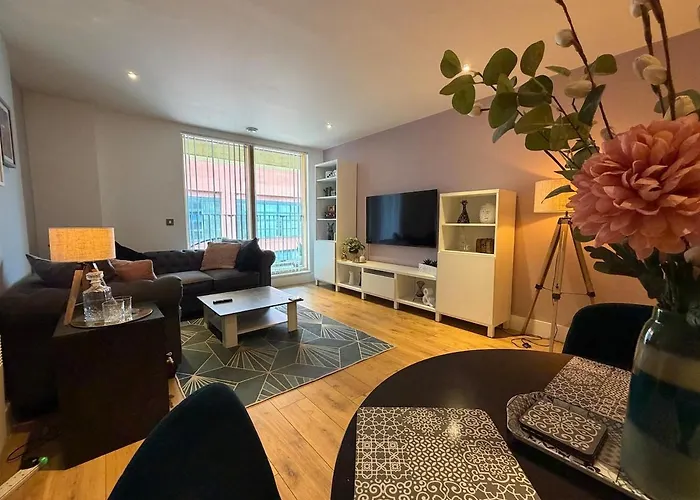 Spacious Luxury Waterfront Apartment