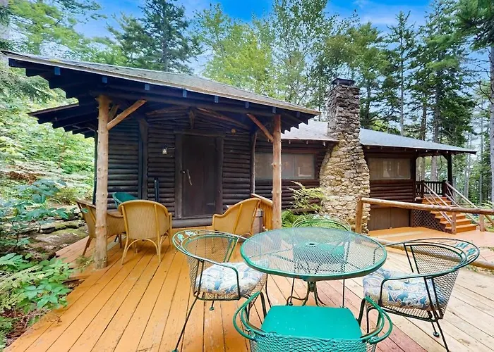 Dreamy Wooded Cabin W/ Spacious Deck, Free Wifi, Secluded Location & More