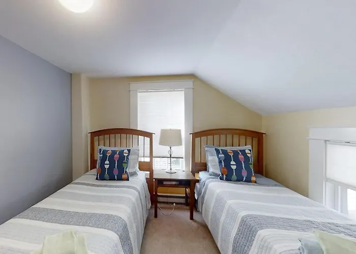 Historical New England Home, Outdoor Shower , Dog-Friendly