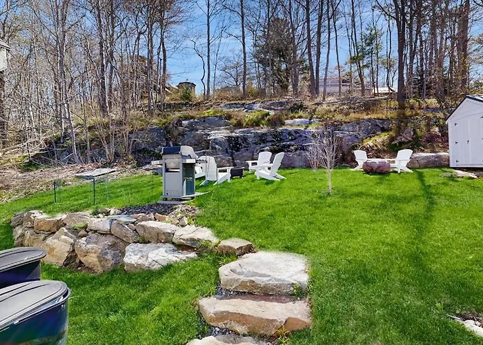 Iconic Downtown Retreat With Firepit & Fireplace- Walk To Harbor Footbridge