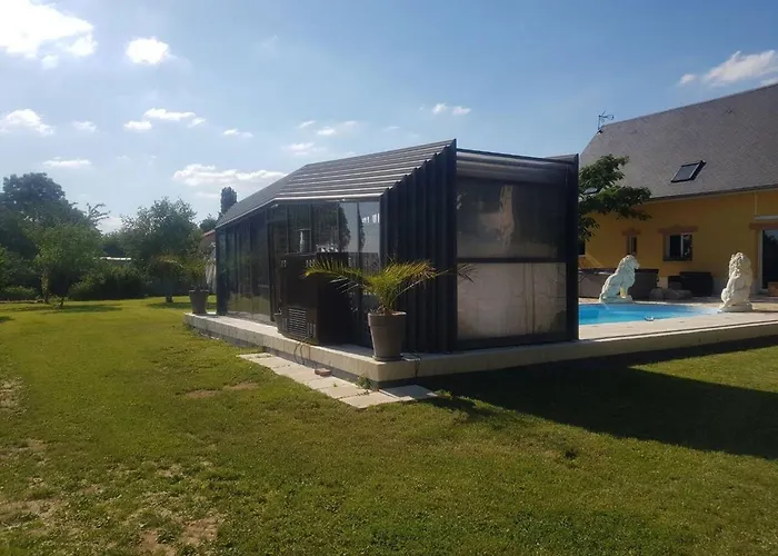 Villa de 5 chambres avec piscine privee sauna et jardin clos a Bernay