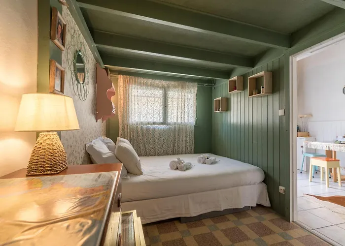 Charmante petite maison à 50m de la plage