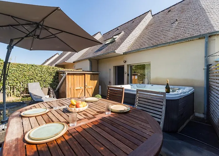 JACUZZI professionel Les pieds dans l'eau plage à 50 m