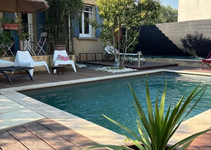Gîte Lou Sabaï au pied des dentelles de Montmirail, piscine partagée