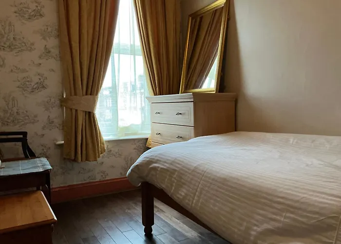 Rooms In City House Nr Light Stadium