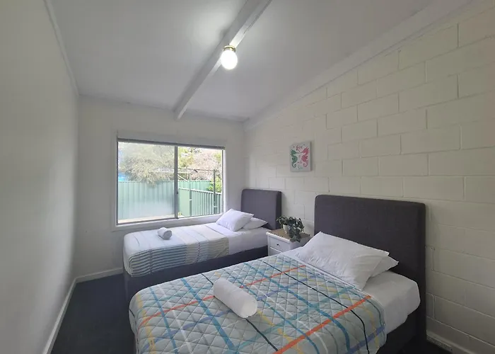 Esperance Little Units 4