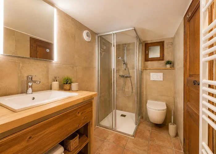Chalet rénové avec vue Mont Charvin et WiFi - FR-1-505-187