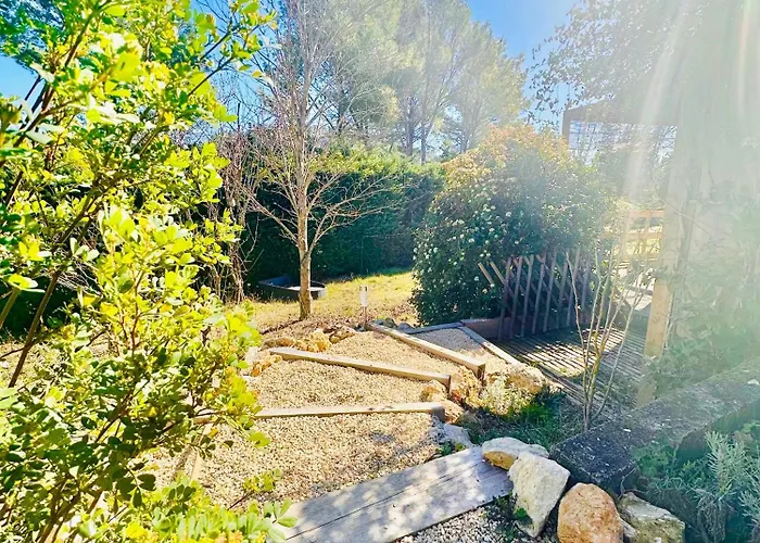 Maisonnette avec terrasse privée au calme absolu - proche LOURMARIN