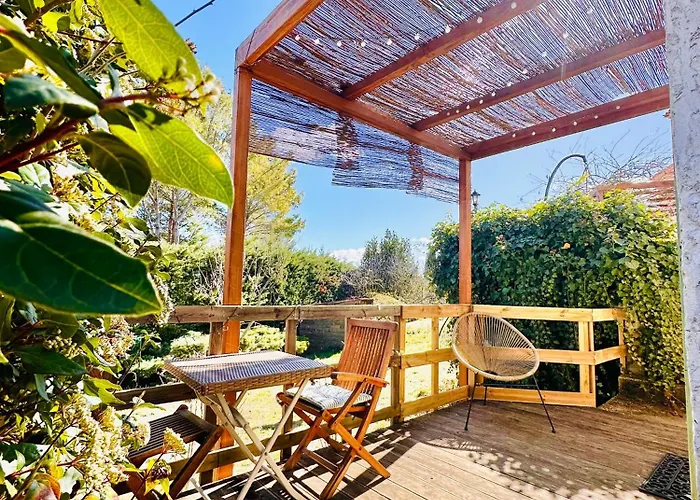 Maisonnette avec terrasse privée au calme absolu - proche LOURMARIN