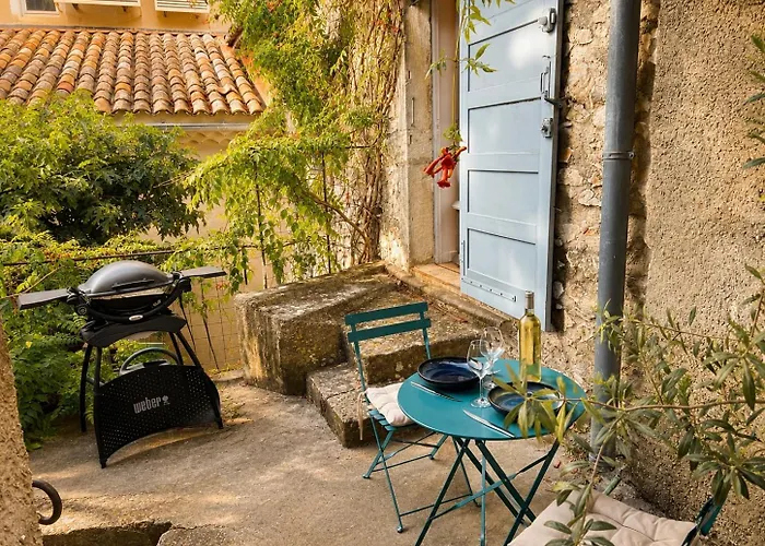 Appartement eygalieres avec petite cour