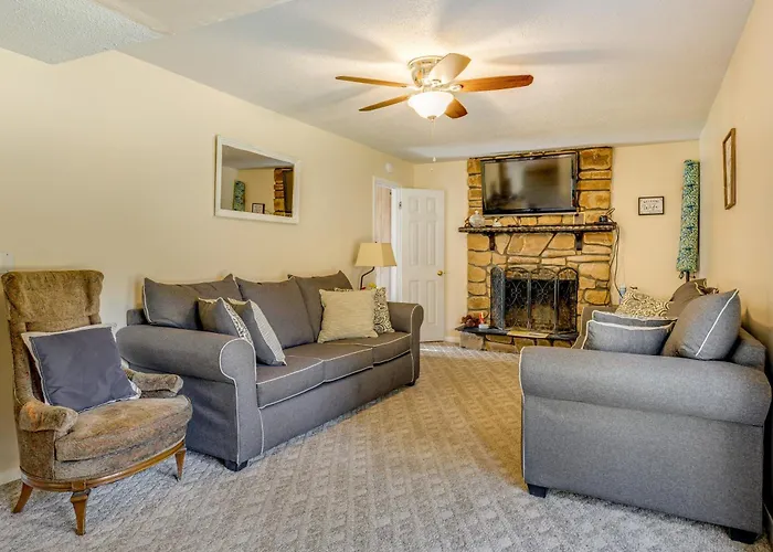 1 Mi To Mcas New River: Peaceful Home W/ Patio