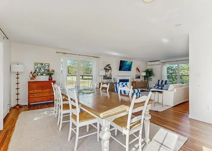 Newly Renovated Charming House With Cozy Fireplace & Outdoor Entertainment Areas